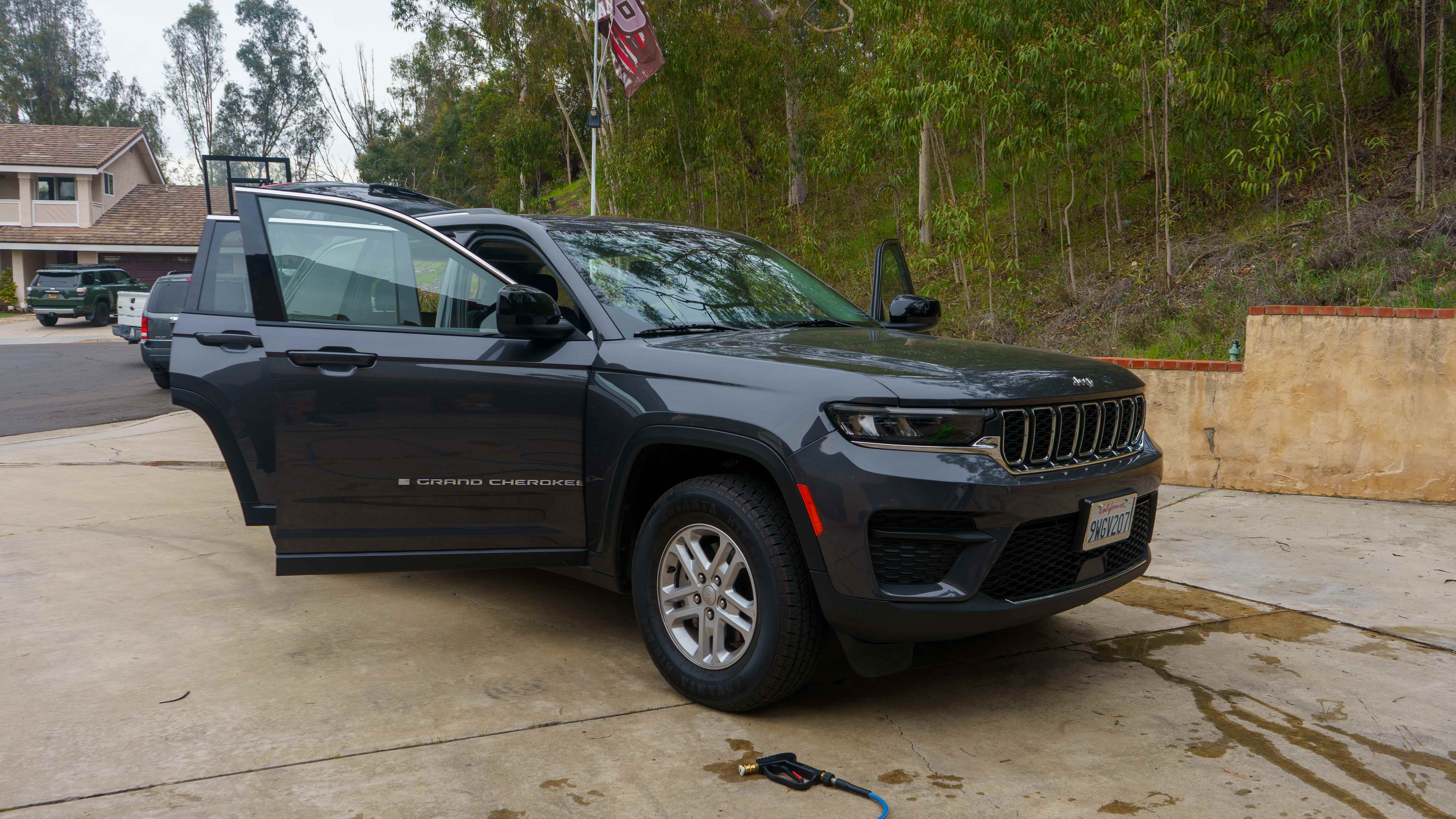 Jeep Grand Cherokee freshly detailed - front view